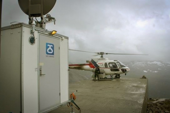 Basestasjon og helikopter på bakken